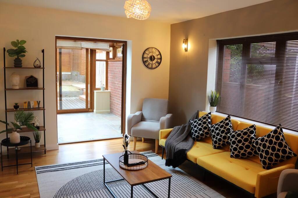 Cosy 3 Bedroom 2 Bathroom House With Parking Sheldon  Exterior foto