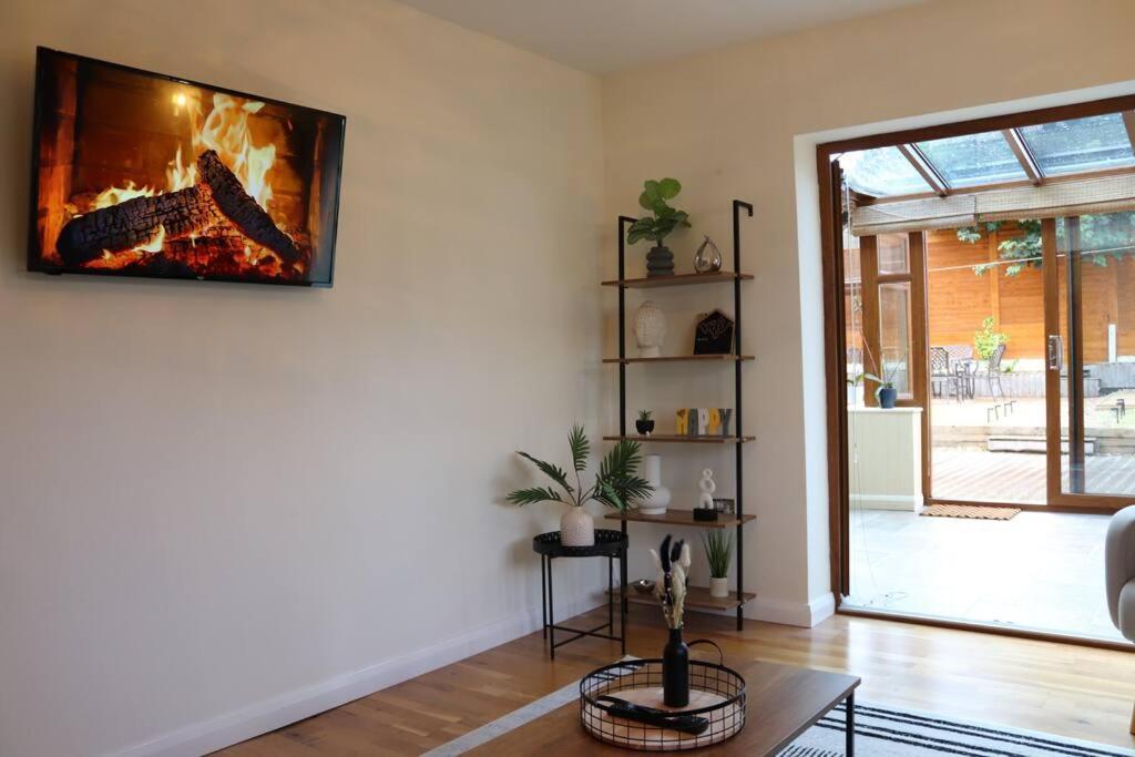 Cosy 3 Bedroom 2 Bathroom House With Parking Sheldon  Exterior foto